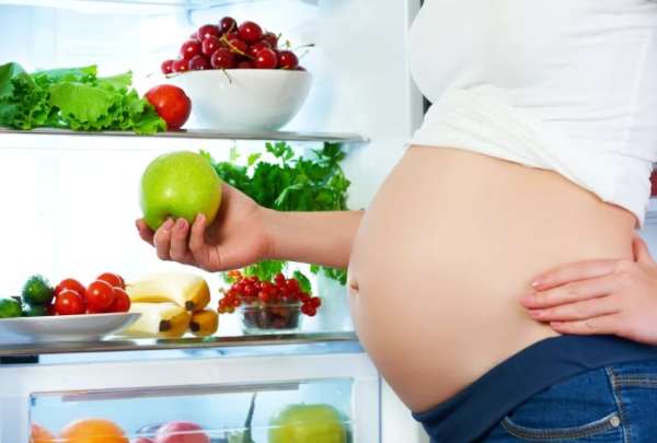 беременная и фрукты